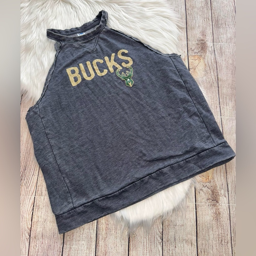 Milwaukee Bucks Sleeveless crewneck cut into a tank womens size L